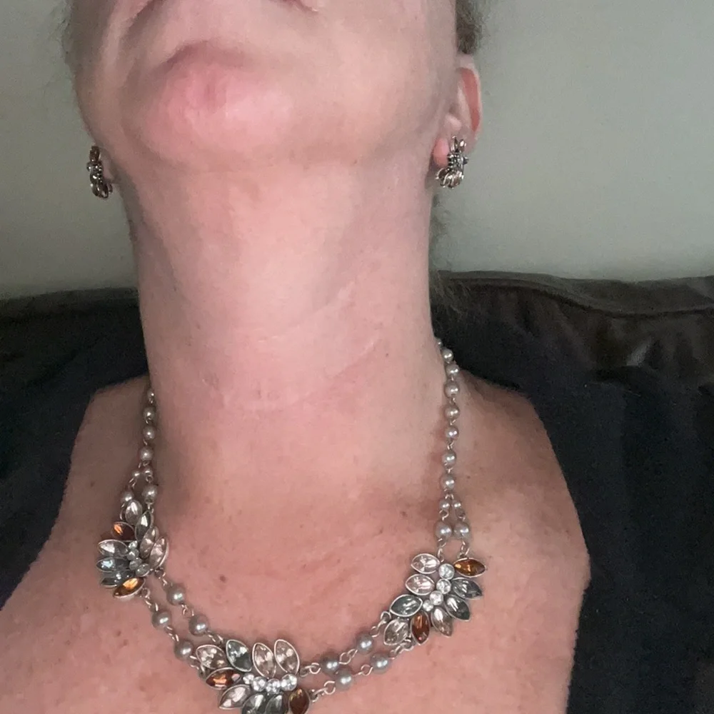 EUC Avon Glam Jewelry. - Picture 2 of 7